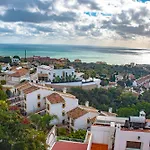 129 - Stunning Townhouse With Private Pool & Views, Benalmadena