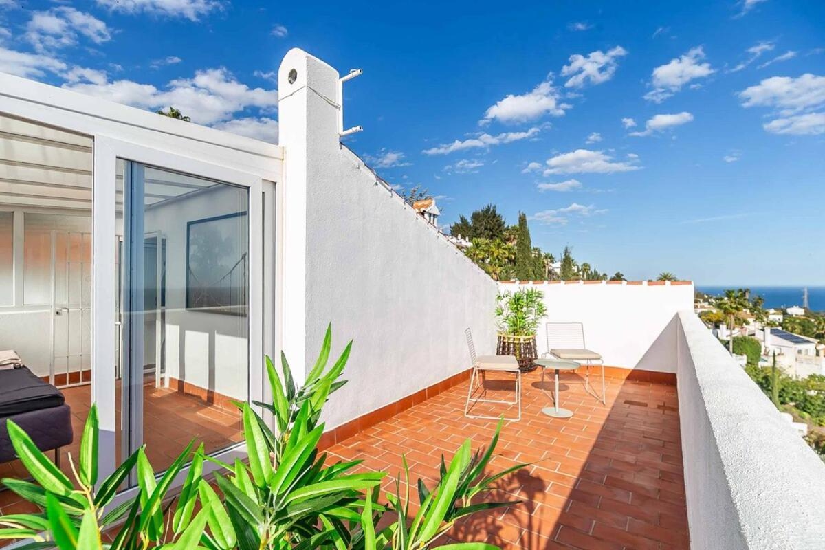 129 - Stunning Townhouse With Private Pool & Views, Lejlighed