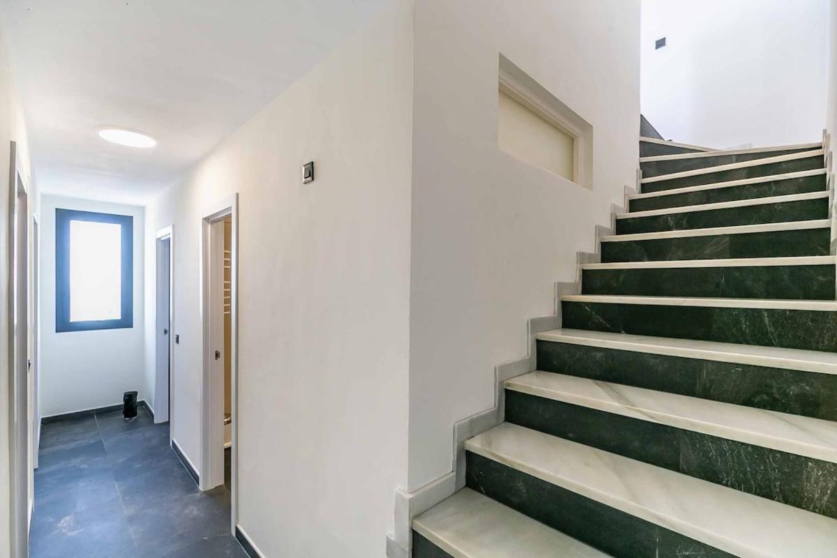 129 - Stunning Townhouse With Private Pool & Views,