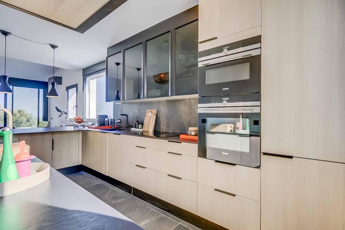 129 - Stunning Townhouse With Private Pool & Views, Lejlighed
