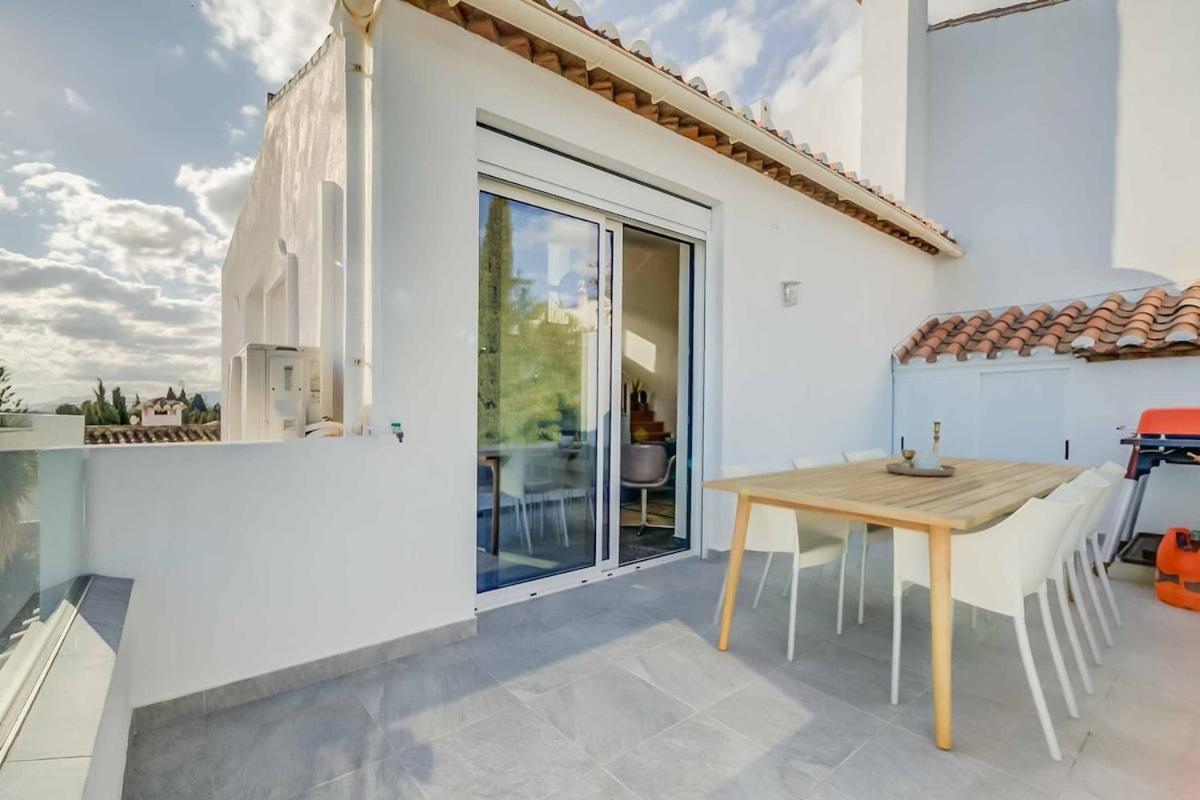 129 - Stunning Townhouse With Private Pool & Views,