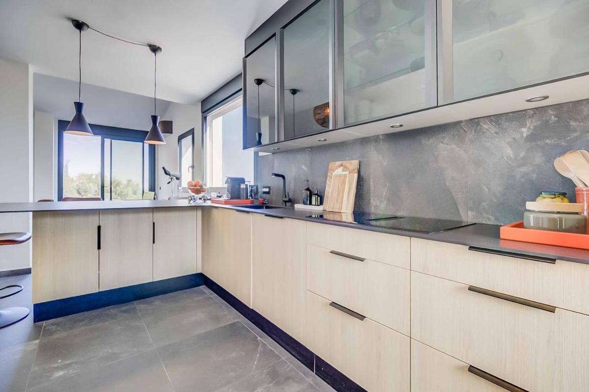 129 - Stunning Townhouse With Private Pool & Views, Lejlighed