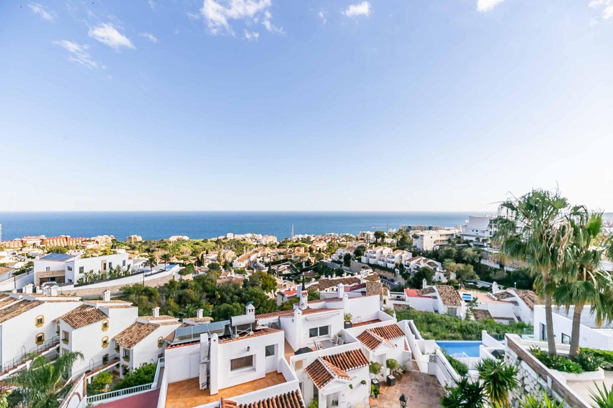 129 - Stunning Townhouse With Private Pool & Views, Benalmadena