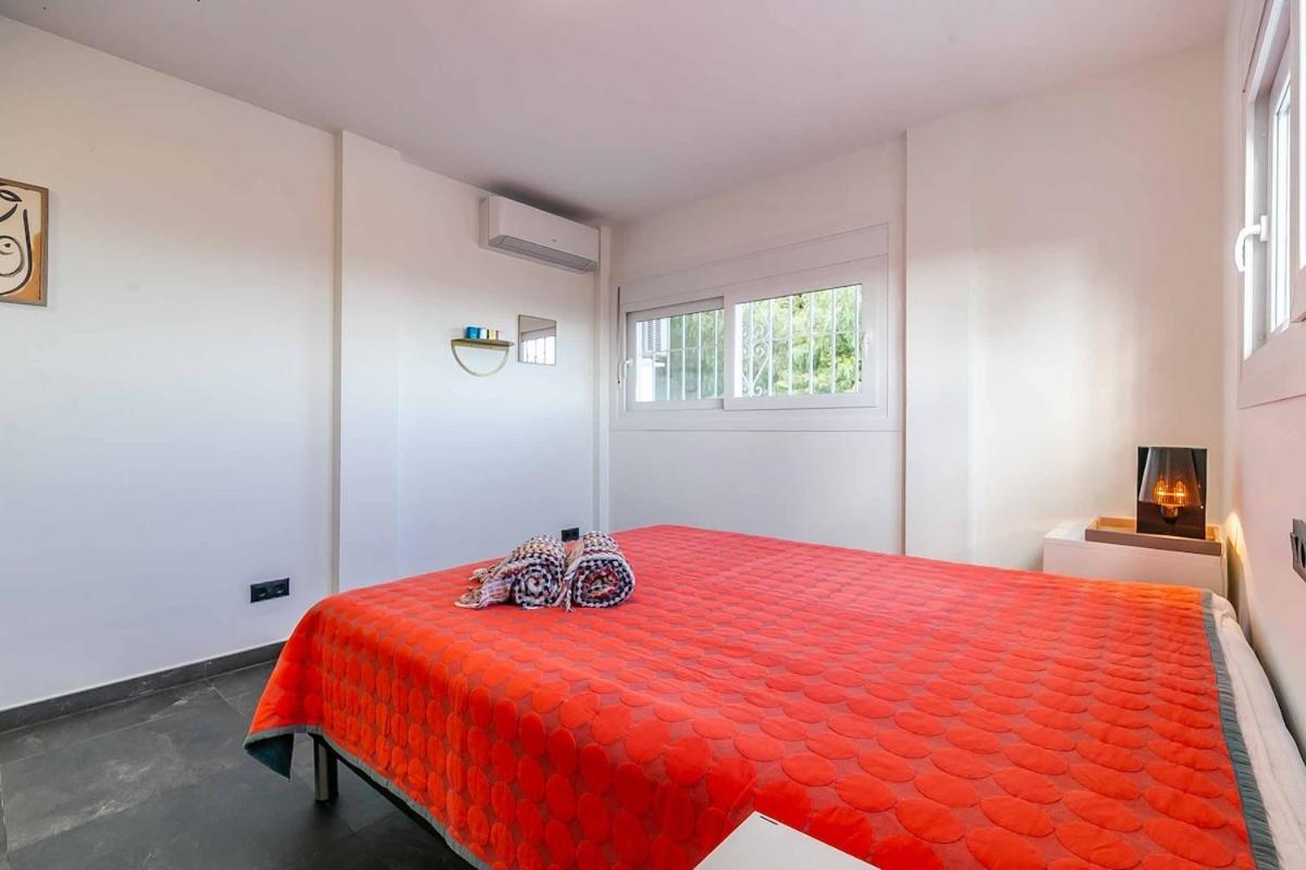 129 - Stunning Townhouse With Private Pool & Views, Apartment