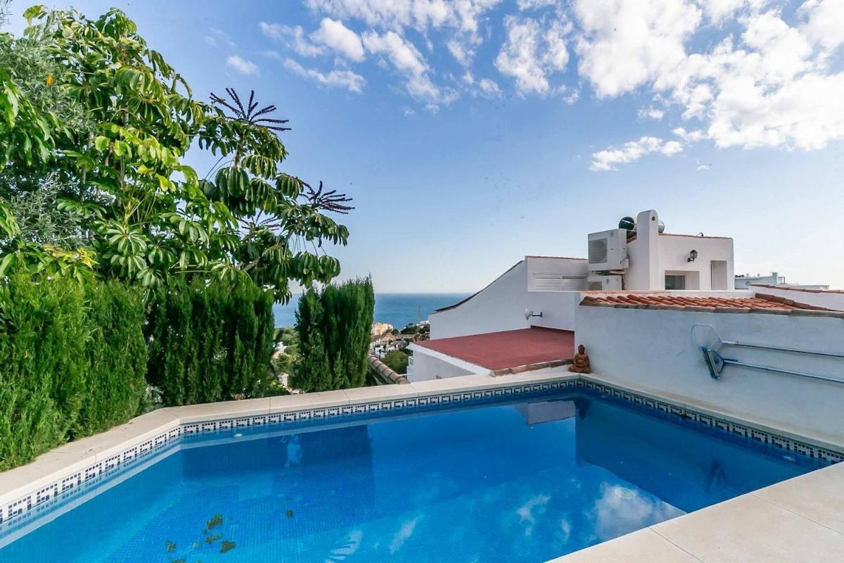 Apartment 129 - Stunning Townhouse With Private Pool & Views, Benalmadena