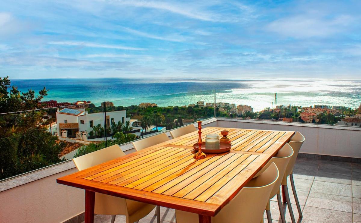 129 - Stunning Townhouse With Private Pool & Views, Apartment